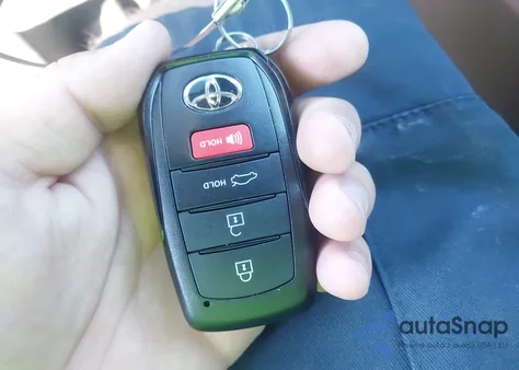 2025 Toyota Camry Le z USA, uszkodzony, nr VIN 4T1DAACK3SU580076